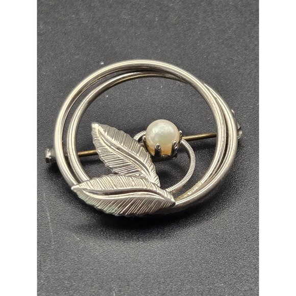 Round Silver Tone Brooch With Silver Leaf and Pearl - Picture 1 of 8